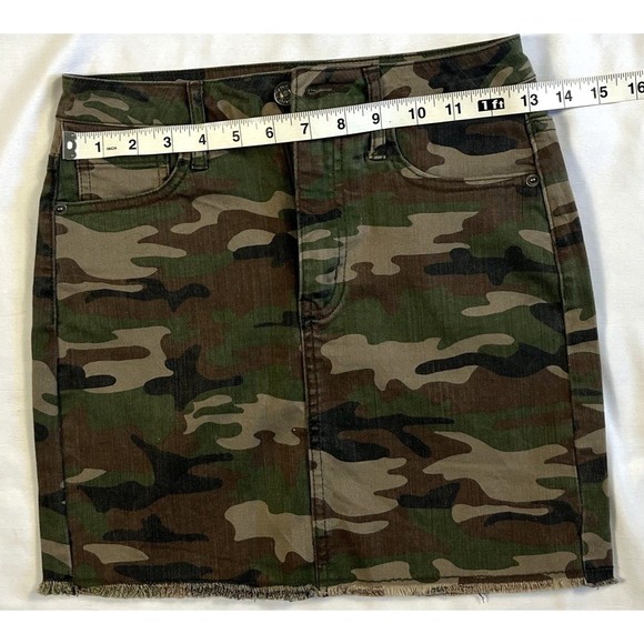 Forever 21 Denim Mini Skirt Size Small - Picture 8 of 10